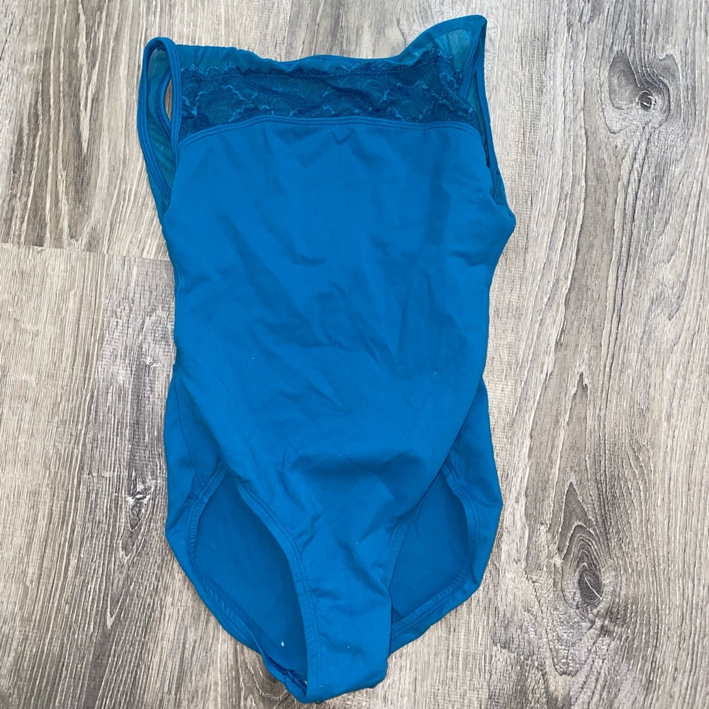 High neck Suffolk leo